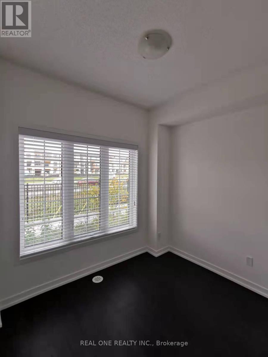 209 Harding Park Street, Newmarket, Ontario  L3Y 0E1 - Photo 3 - N12632646