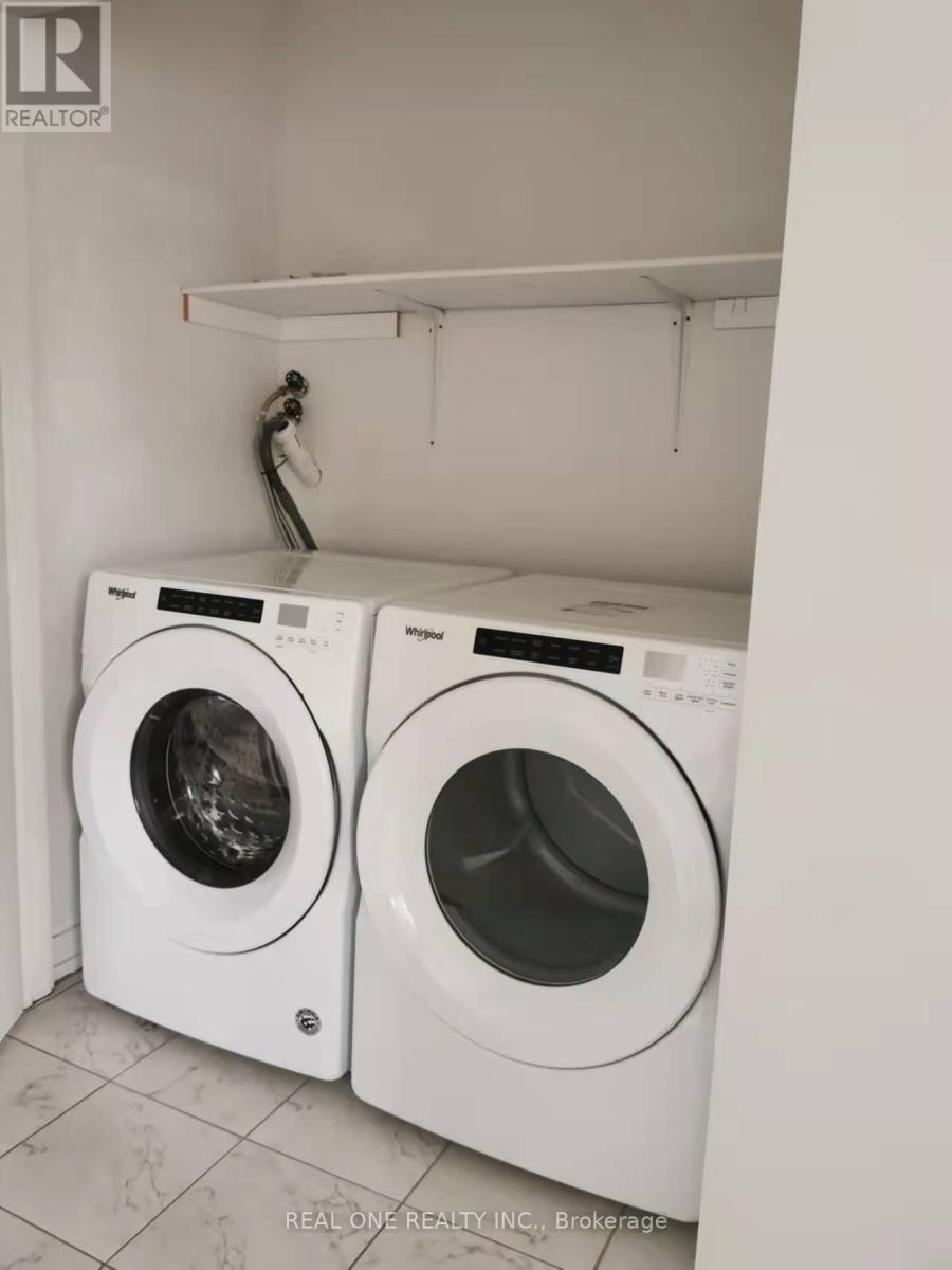 209 Harding Park Street, Newmarket, Ontario  L3Y 0E1 - Photo 6 - N12632646