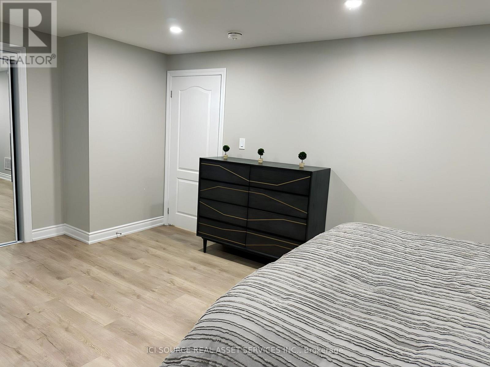 B - 30 York Drive, Peterborough (Monaghan Ward 2), Ontario  K9K 0H1 - Photo 3 - X12817820