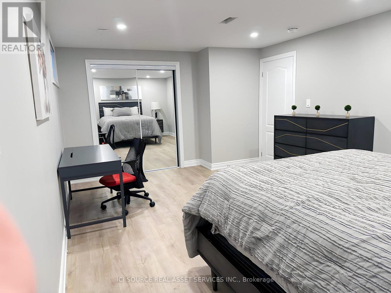 B - 30 York Drive, Peterborough (Monaghan Ward 2), Ontario  K9K 0H1 - Photo 5 - X12817820