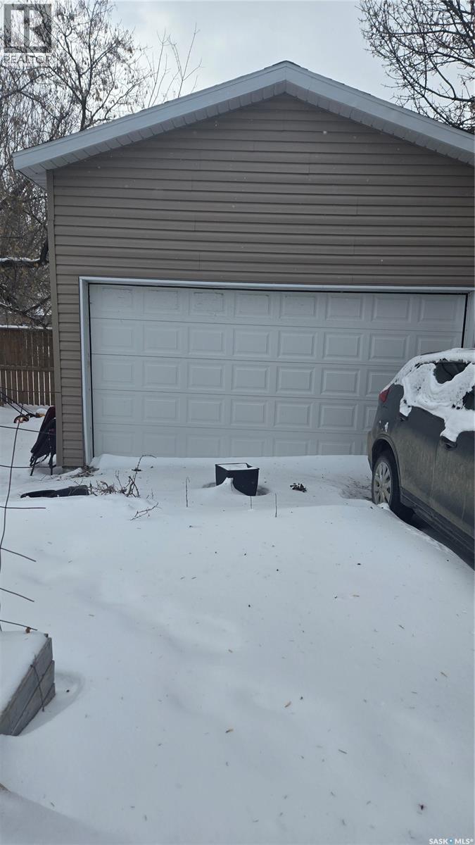 409 Wylie Avenue, Oxbow, Saskatchewan  S0C 2B0 - Photo 2 - SK029123