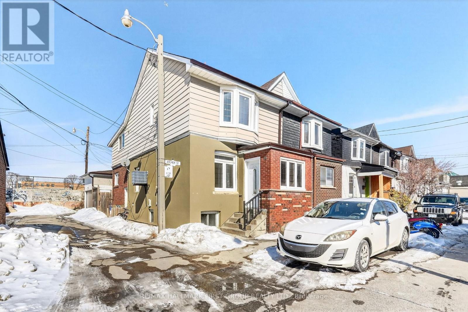 16 ARCHER STREET, Toronto, Ontario