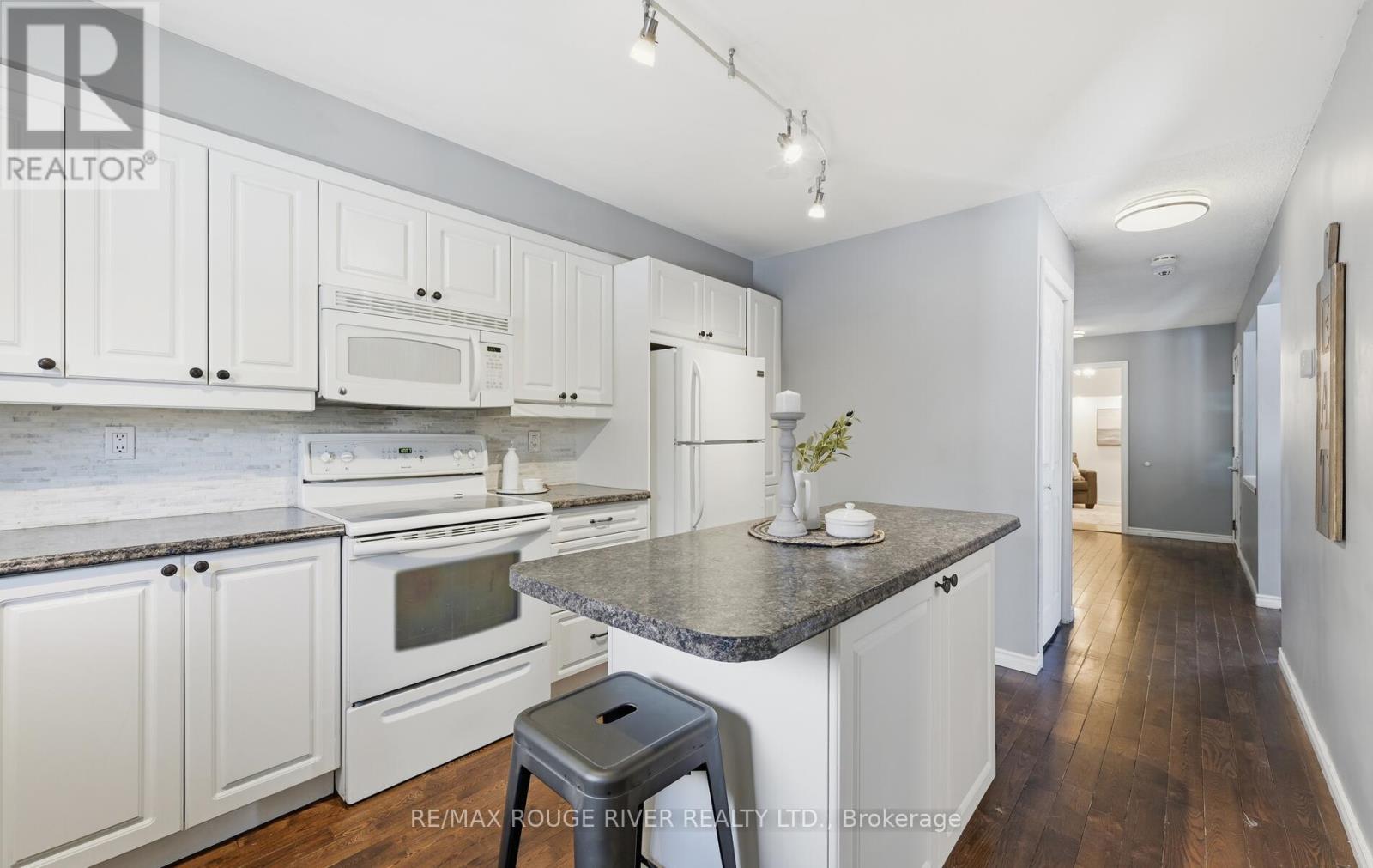 1201 Charlotte Circle, Pickering, Ontario  L1V 3P9 - Photo 10 - E12817850