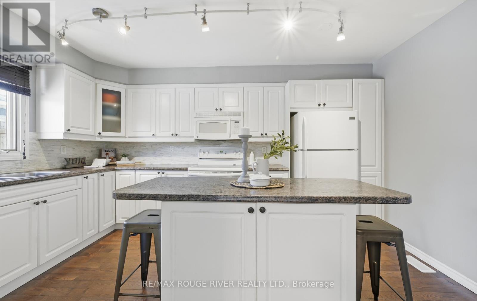 1201 Charlotte Circle, Pickering, Ontario  L1V 3P9 - Photo 8 - E12817850