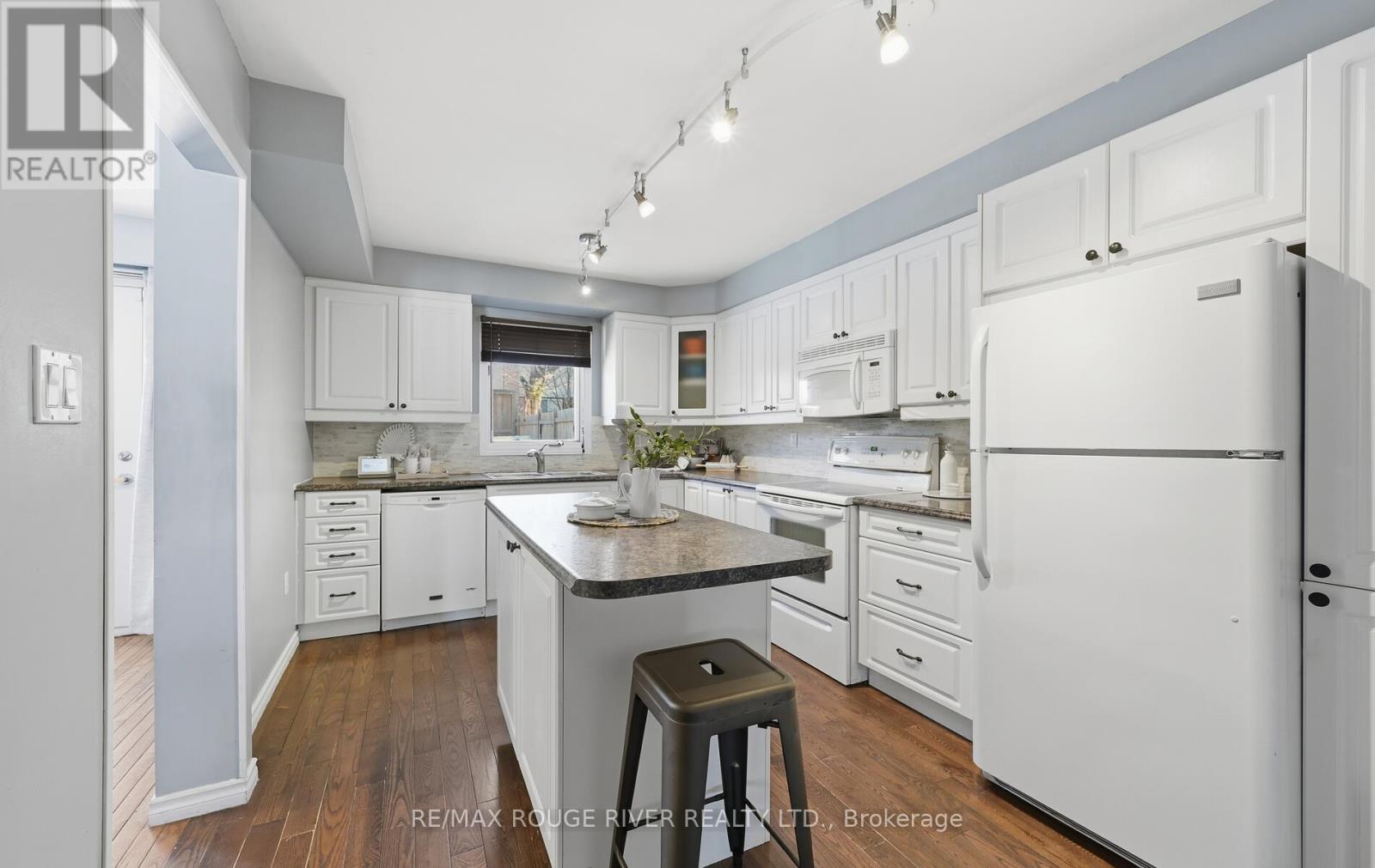 1201 Charlotte Circle, Pickering, Ontario  L1V 3P9 - Photo 9 - E12817850