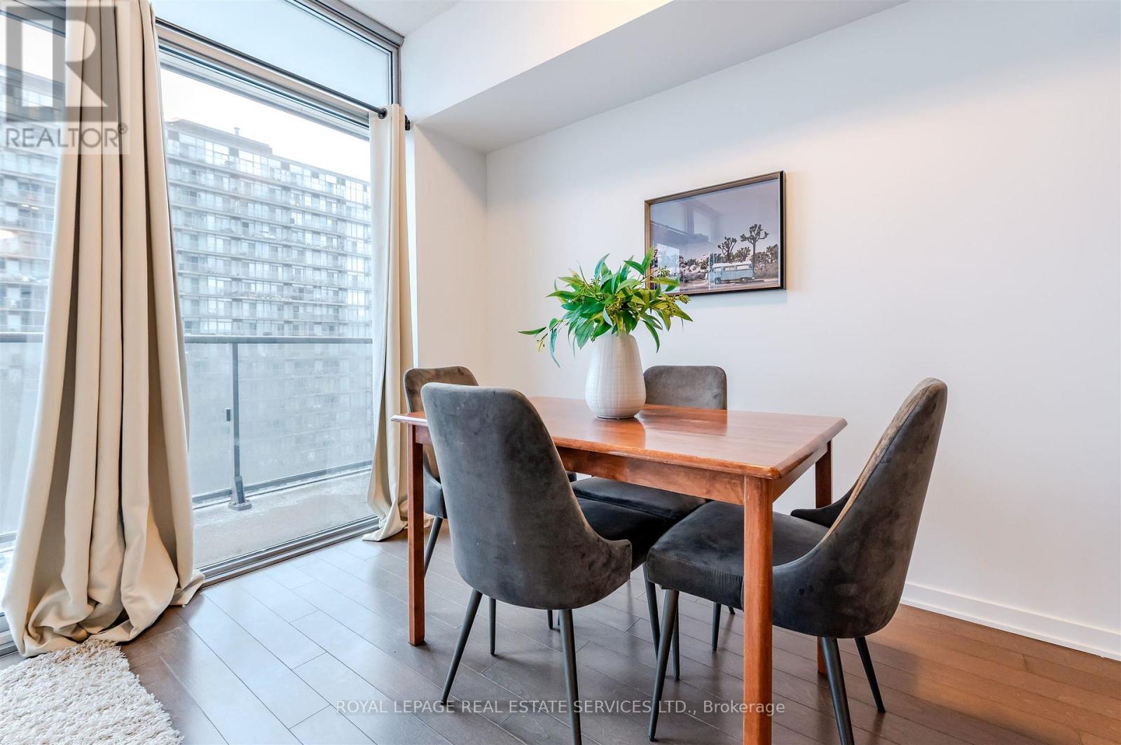 2012 - 105 The Queensway Avenue, Toronto, Ontario  M6S 5B5 - Photo 6 - W12803494