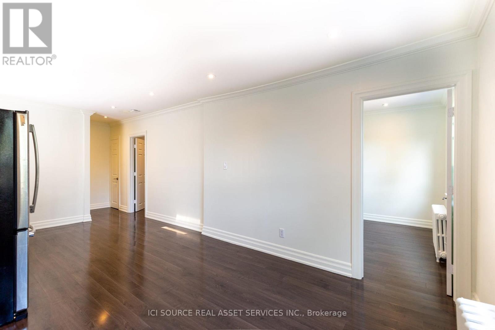 B - 253 Lakeshore Road E, Mississauga, Ontario  L5G 1G8 - Photo 2 - W12817862