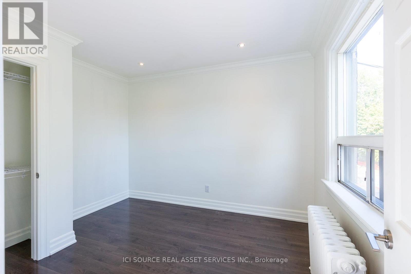 B - 253 Lakeshore Road E, Mississauga, Ontario  L5G 1G8 - Photo 5 - W12817862