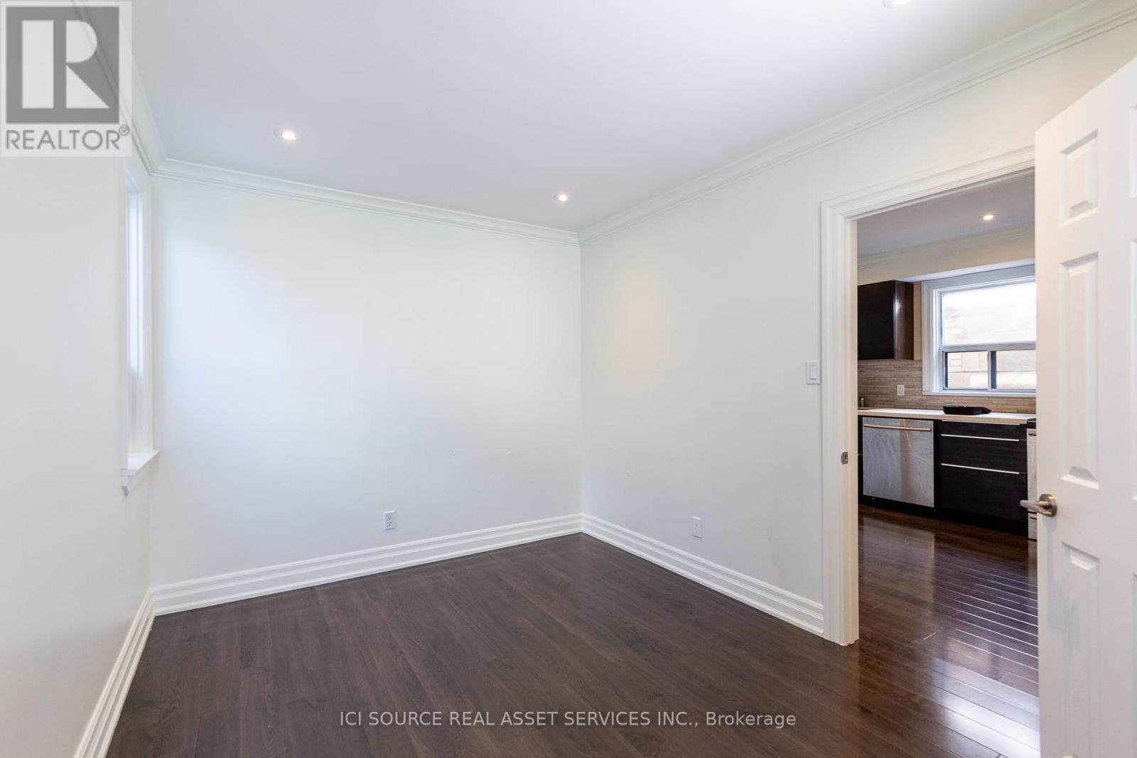 B - 253 Lakeshore Road E, Mississauga, Ontario  L5G 1G8 - Photo 7 - W12817862