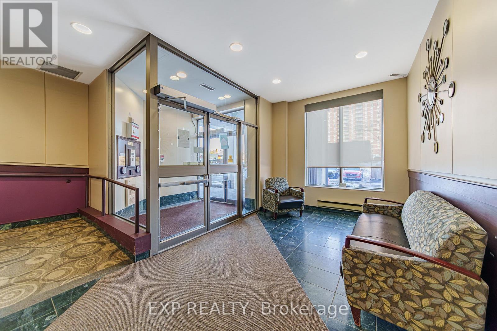 1610 - 200 Lafontaine Avenue, Ottawa, Ontario  K1L 8K8 - Photo 2 - X12817920