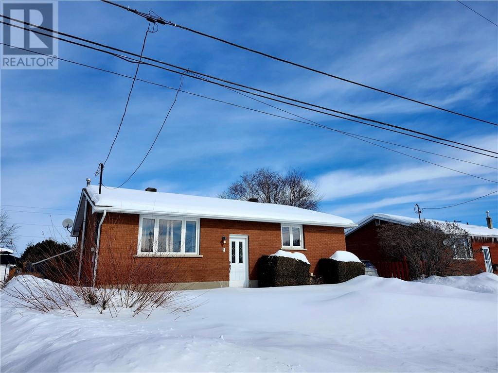 9 Falcon Street, Chelmsford, Ontario  P0M 1L0 - Photo 3 - 2126554
