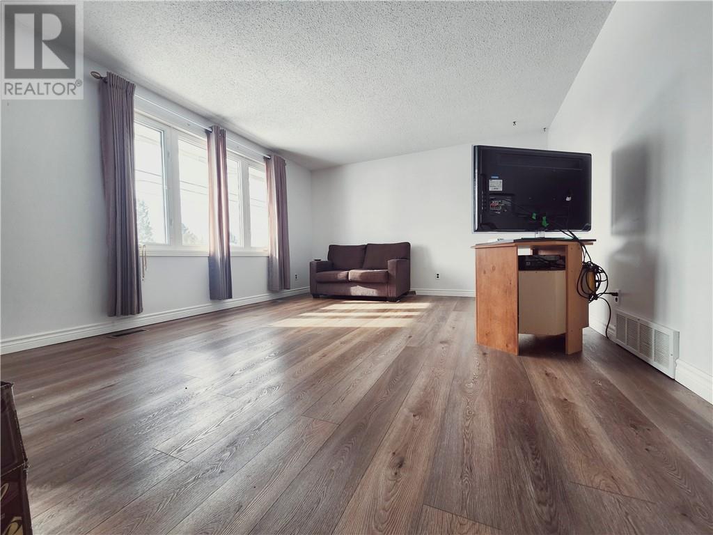 9 Falcon Street, Chelmsford, Ontario  P0M 1L0 - Photo 10 - 2126554