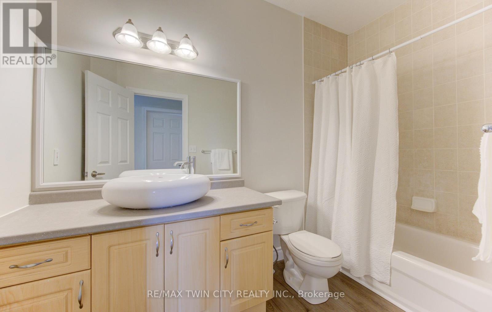 68 Max Becker Drive, Kitchener, Ontario  N2E 3V8 - Photo 24 - X12817900