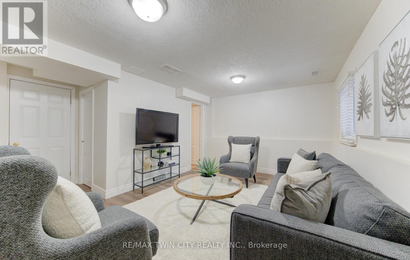 68 Max Becker Drive, Kitchener, Ontario  N2E 3V8 - Photo 32 - X12817900