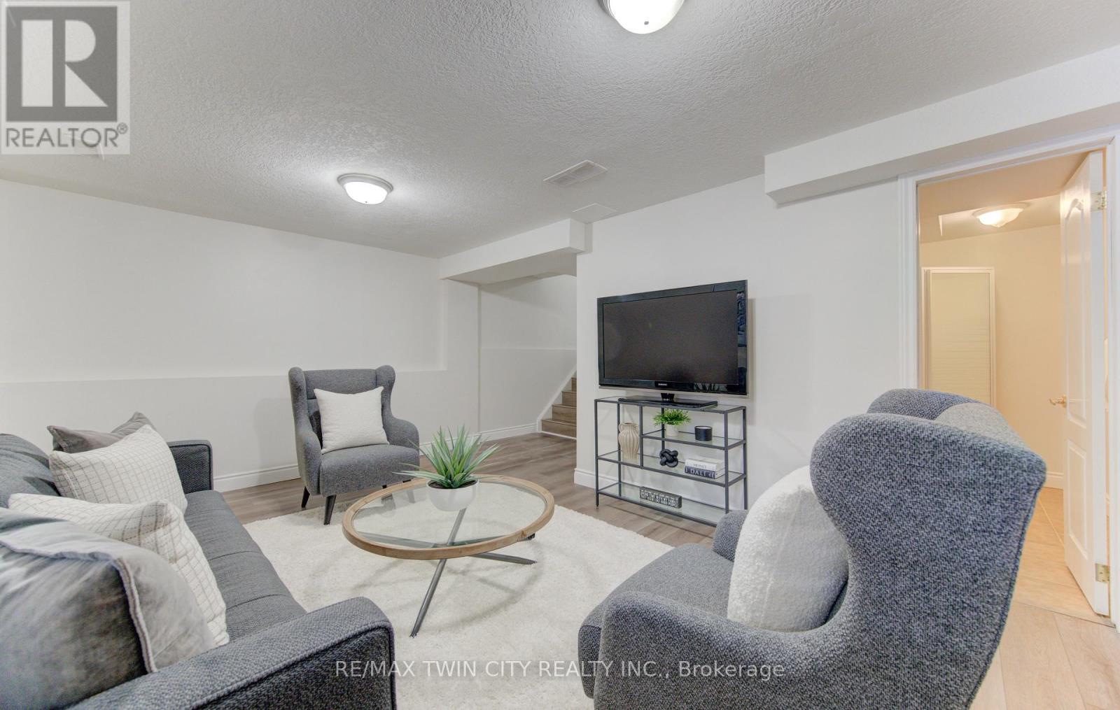 68 Max Becker Drive, Kitchener, Ontario  N2E 3V8 - Photo 33 - X12817900