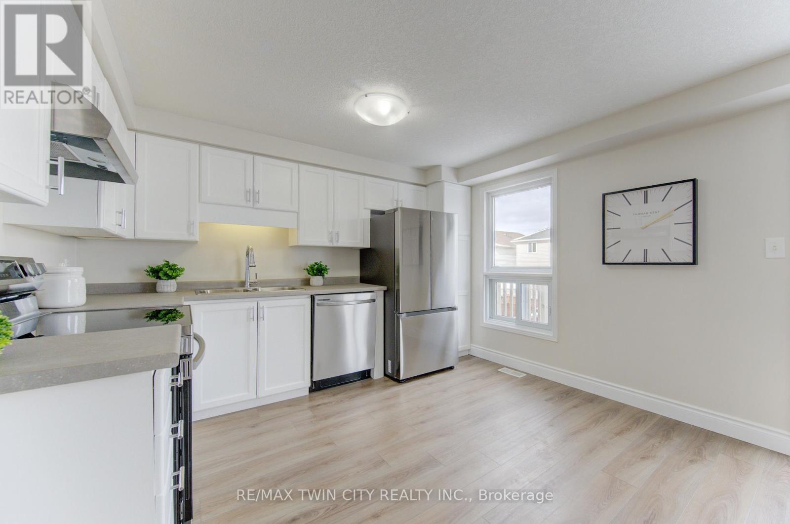 68 Max Becker Drive, Kitchener, Ontario  N2E 3V8 - Photo 7 - X12817900