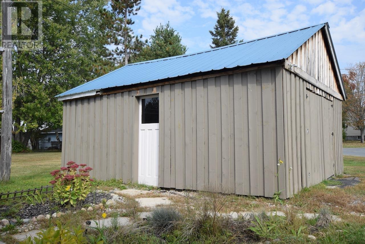 23 Main St, Iron Bridge, Ontario  P0R 1H0 - Photo 2 - SM253343