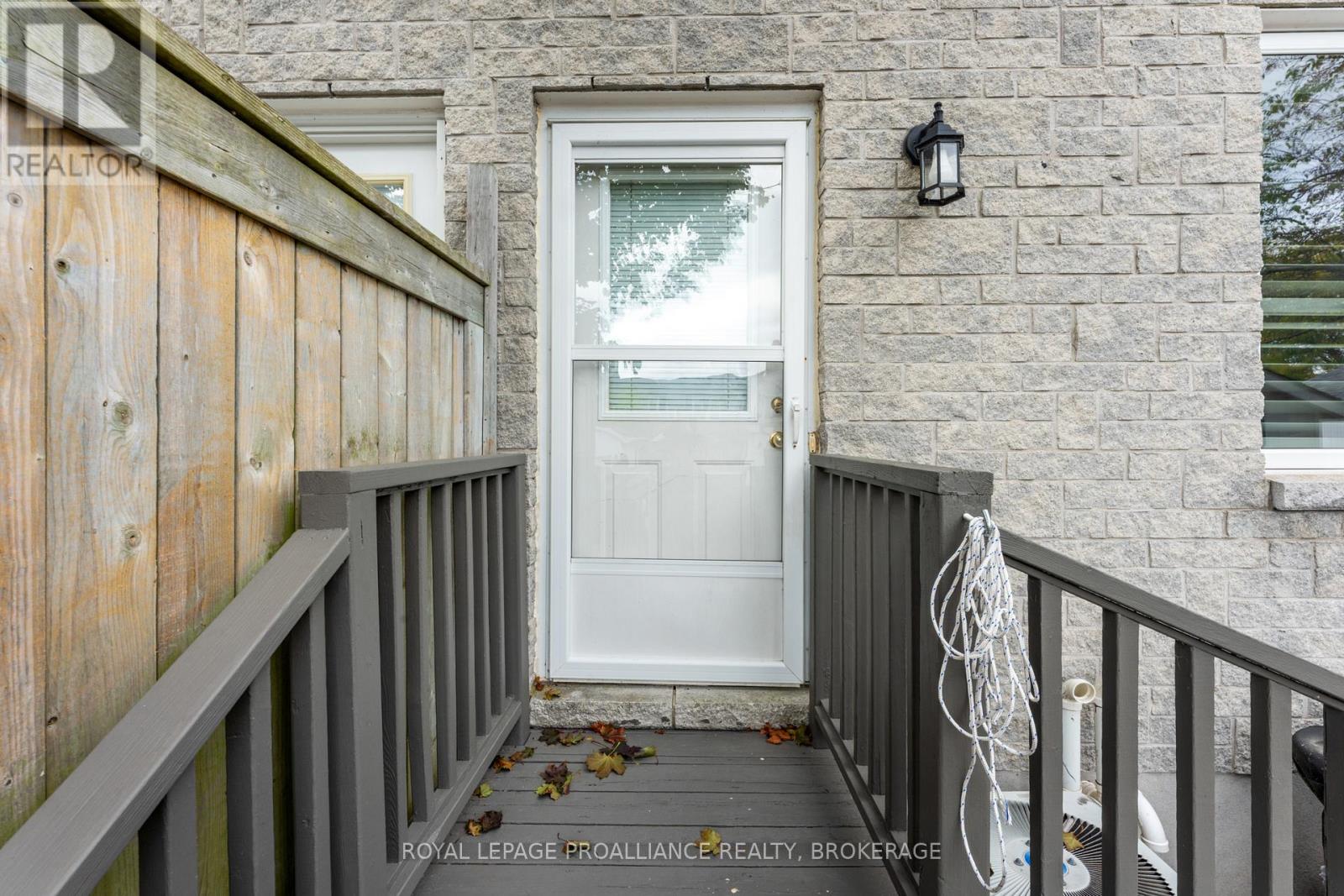 39 Mowat Avenue, Kingston (Central City West), Ontario  K7M 8Y8 - Photo 38 - X12817964