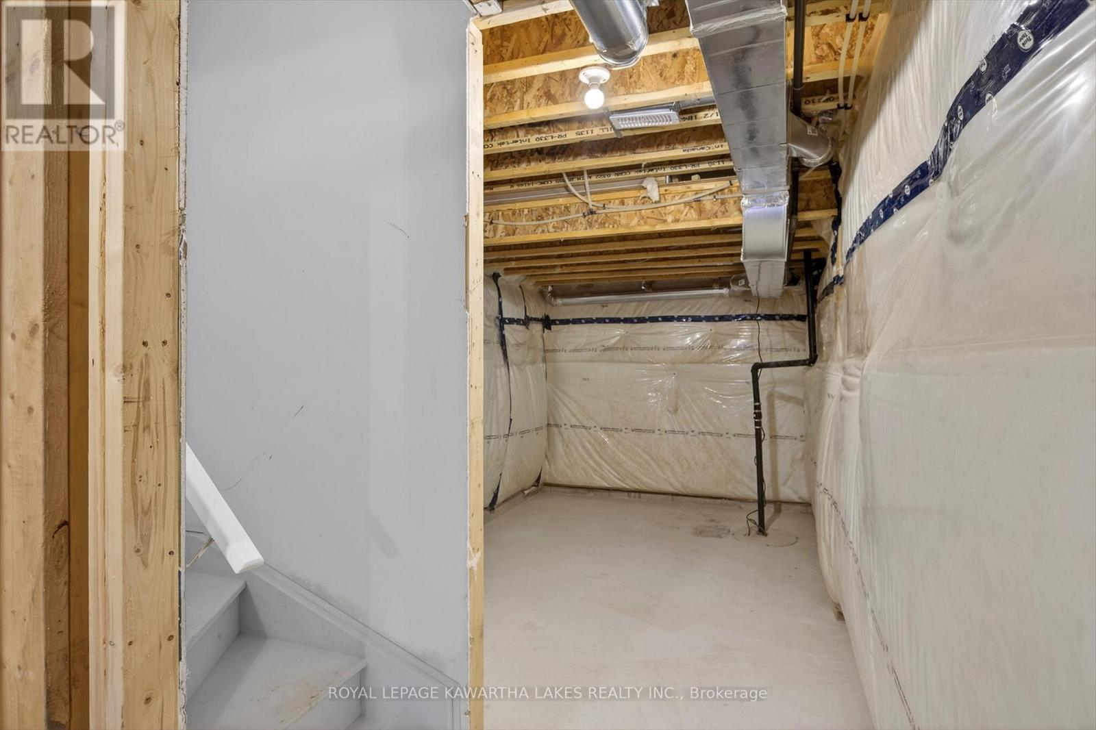 77 Watts Mew, Kawartha Lakes (Lindsay), Ontario  K9V 0T3 - Photo 37 - X12817954