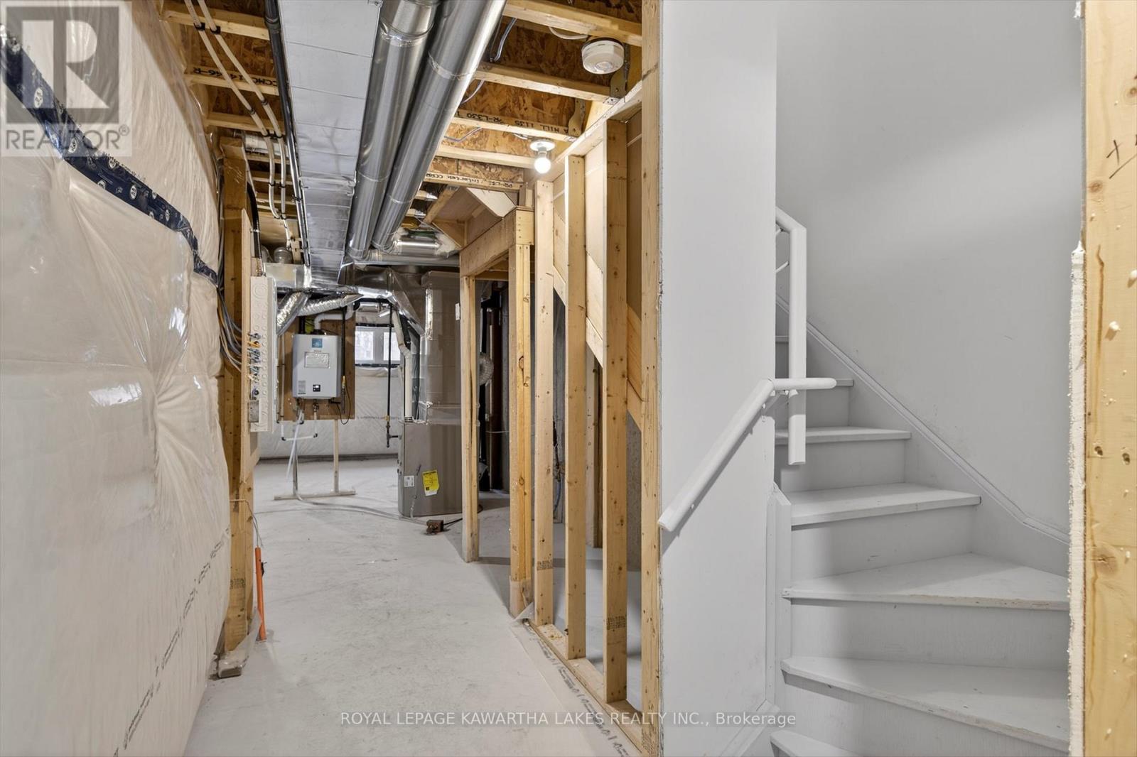 77 Watts Mew, Kawartha Lakes (Lindsay), Ontario  K9V 0T3 - Photo 38 - X12817954