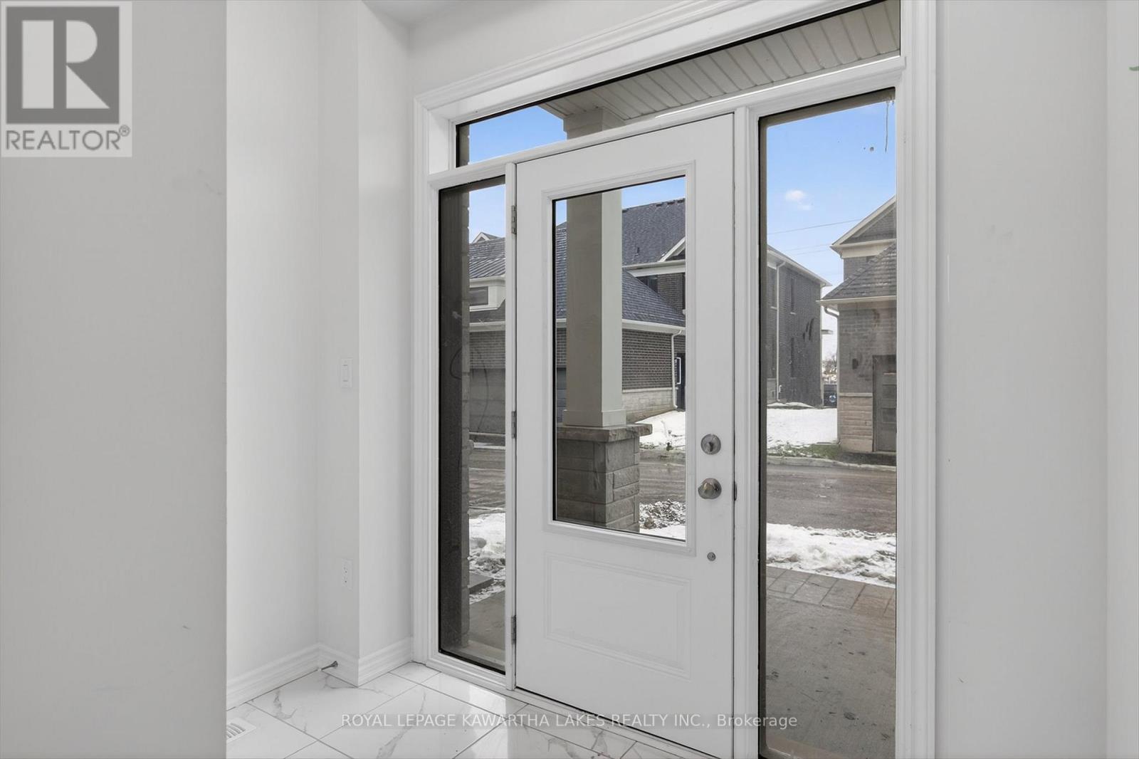 77 Watts Mew, Kawartha Lakes (Lindsay), Ontario  K9V 0T3 - Photo 5 - X12817954