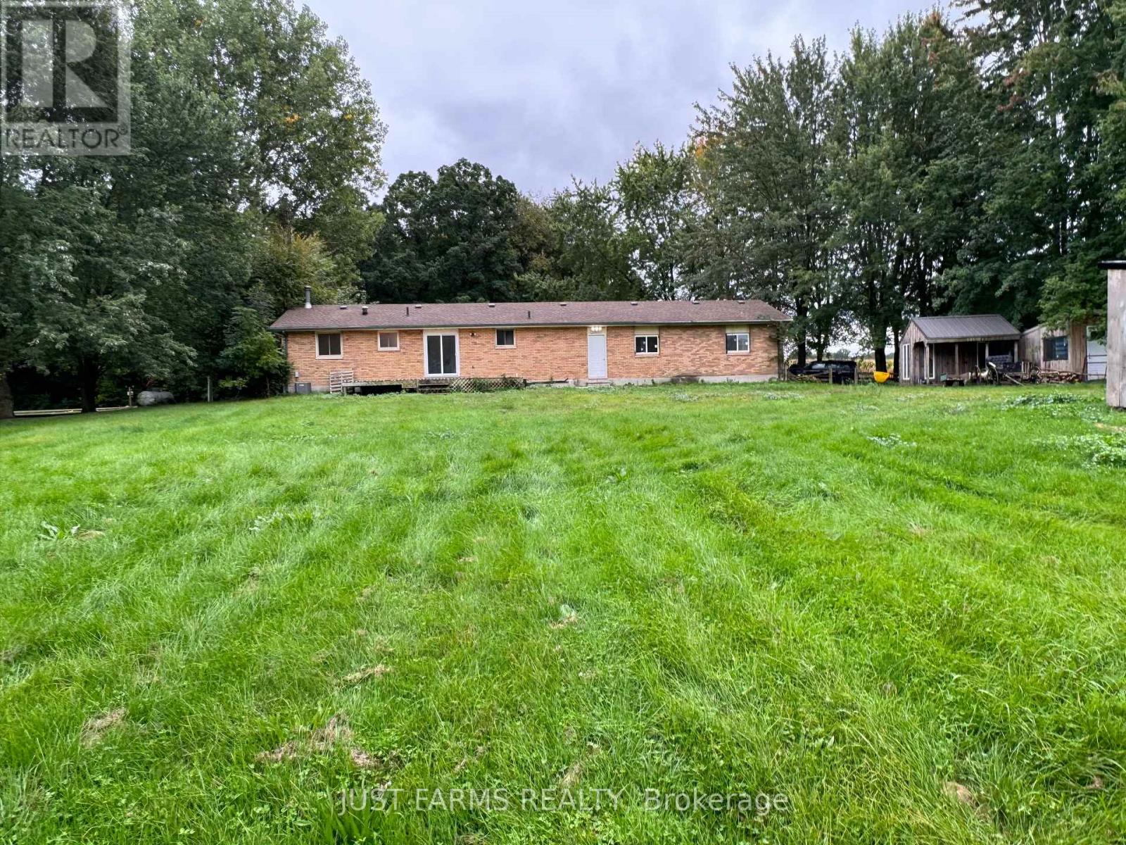 612 Trillium Drive, Southwest Middlesex, Ontario  N0L 1Z0 - Photo 6 - X12818024