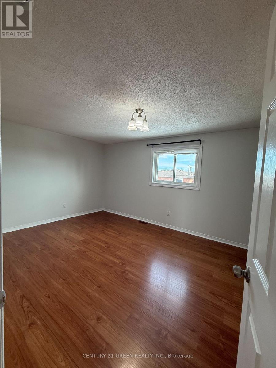 Upper Portion - 6071 Duford Drive, Mississauga, Ontario  L5V 1A8 - Photo 12 - W12809424