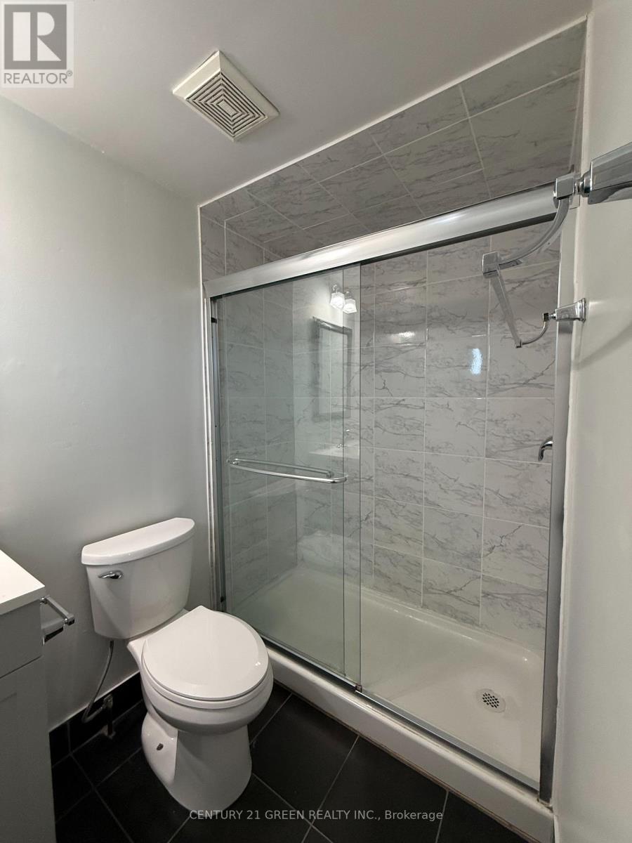 Upper Portion - 6071 Duford Drive, Mississauga, Ontario  L5V 1A8 - Photo 16 - W12809424