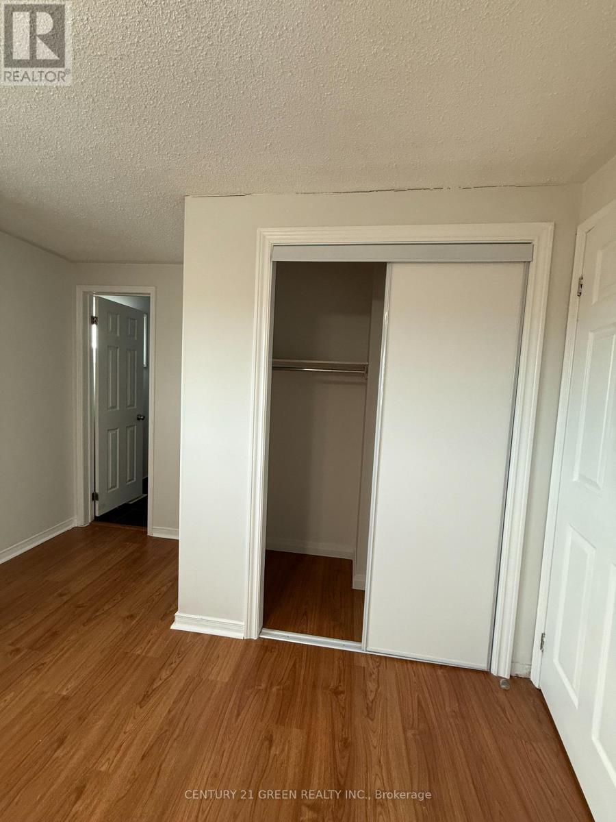 Upper Portion - 6071 Duford Drive, Mississauga, Ontario  L5V 1A8 - Photo 14 - W12809424