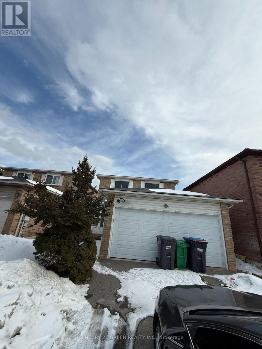 Upper Portion - 6071 Duford Drive, Mississauga, Ontario  L5V 1A8 - Photo 2 - W12809424