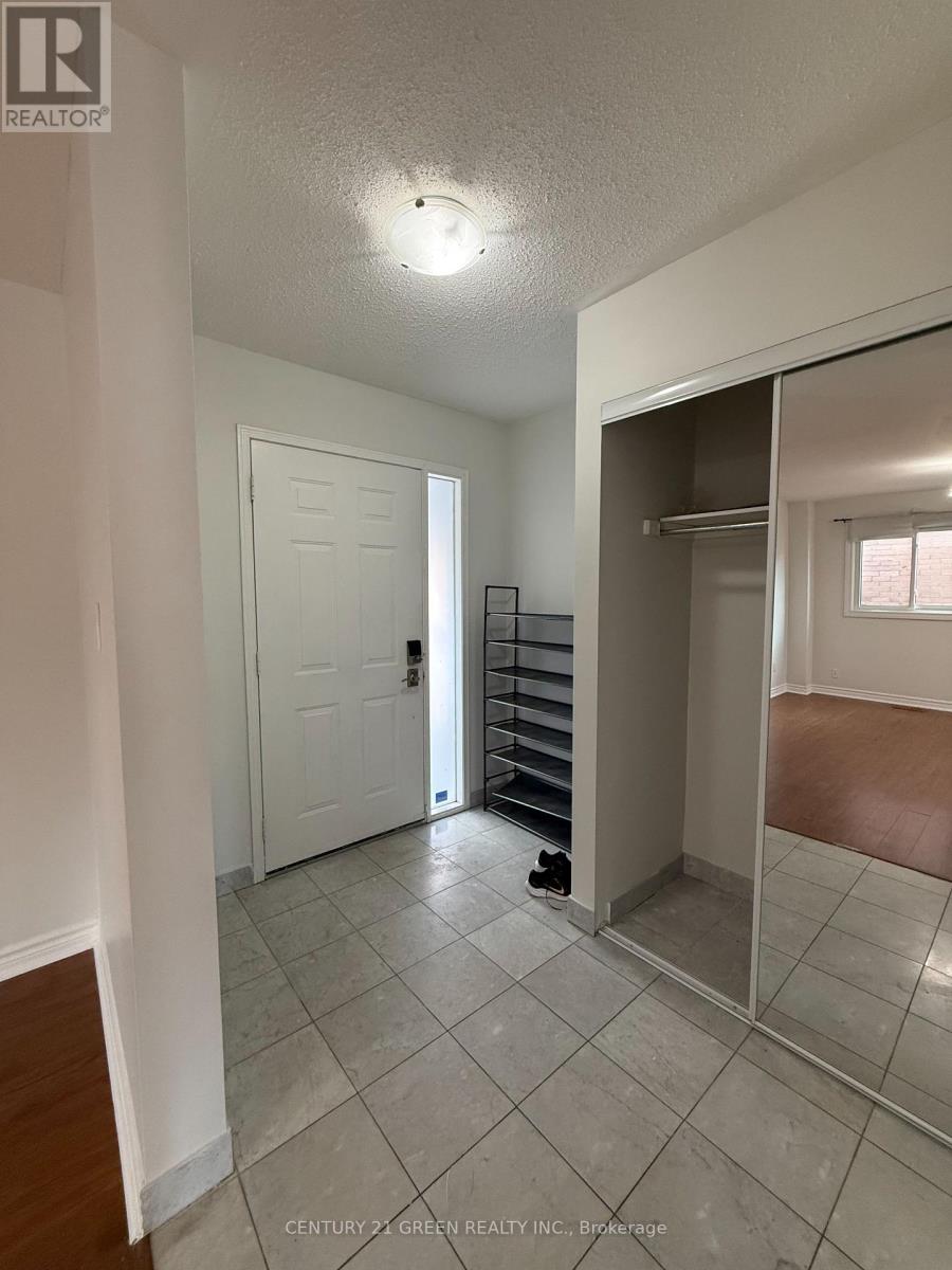 Upper Portion - 6071 Duford Drive, Mississauga, Ontario  L5V 1A8 - Photo 24 - W12809424