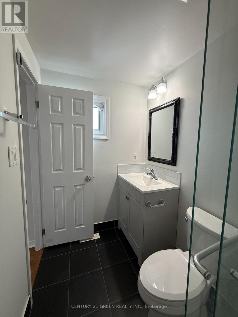 Upper Portion - 6071 Duford Drive, Mississauga, Ontario  L5V 1A8 - Photo 15 - W12809424