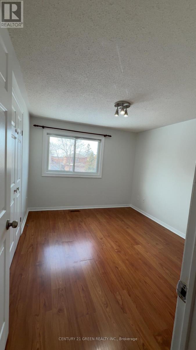 Upper Portion - 6071 Duford Drive, Mississauga, Ontario  L5V 1A8 - Photo 8 - W12809424