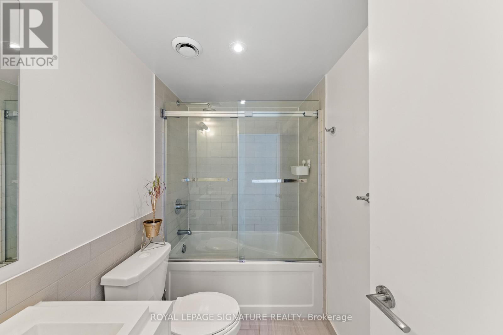 2007 - 6 Sonic Way, Toronto, Ontario  M3C 0P1 - Photo 39 - C12817982