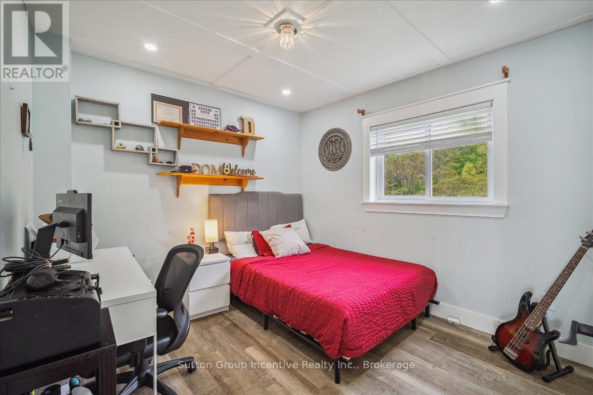 339520 Presqu'ile Road, Georgian Bluffs, Ontario  N0H 2T0 - Photo 18 - X12419322