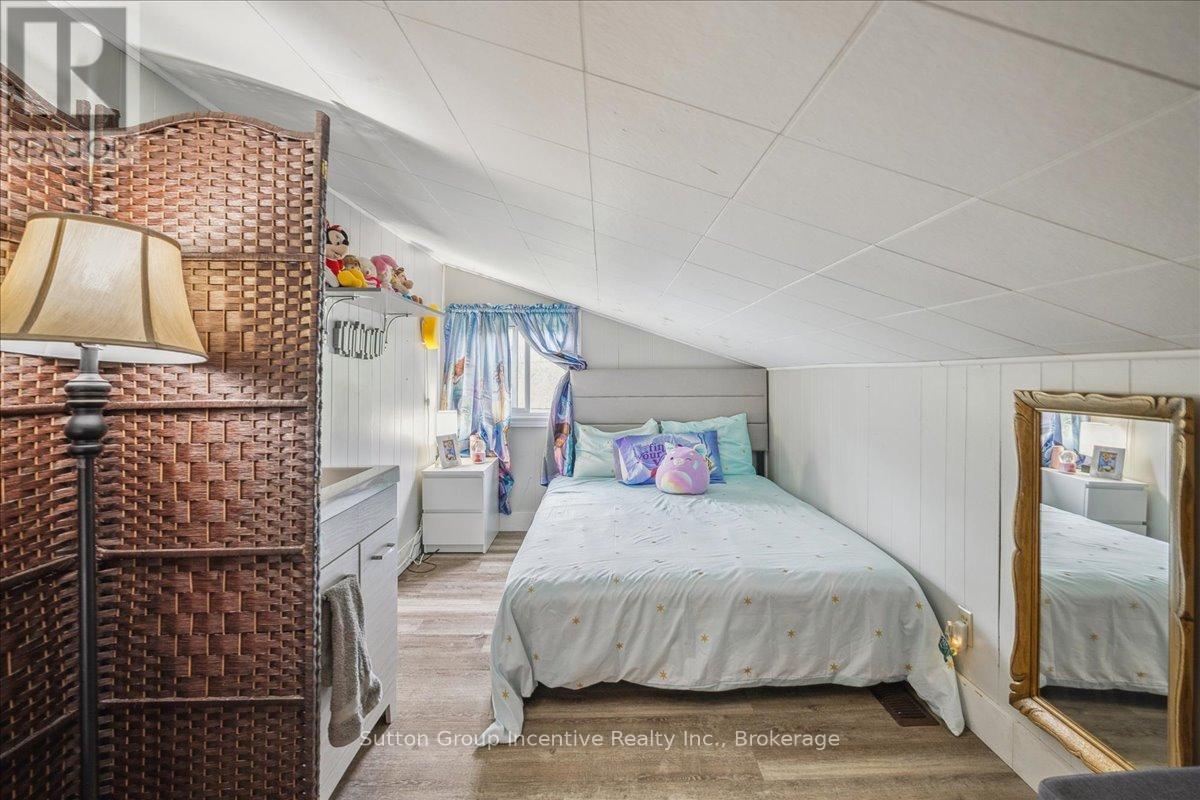 339520 Presqu'ile Road, Georgian Bluffs, Ontario  N0H 2T0 - Photo 17 - X12419322