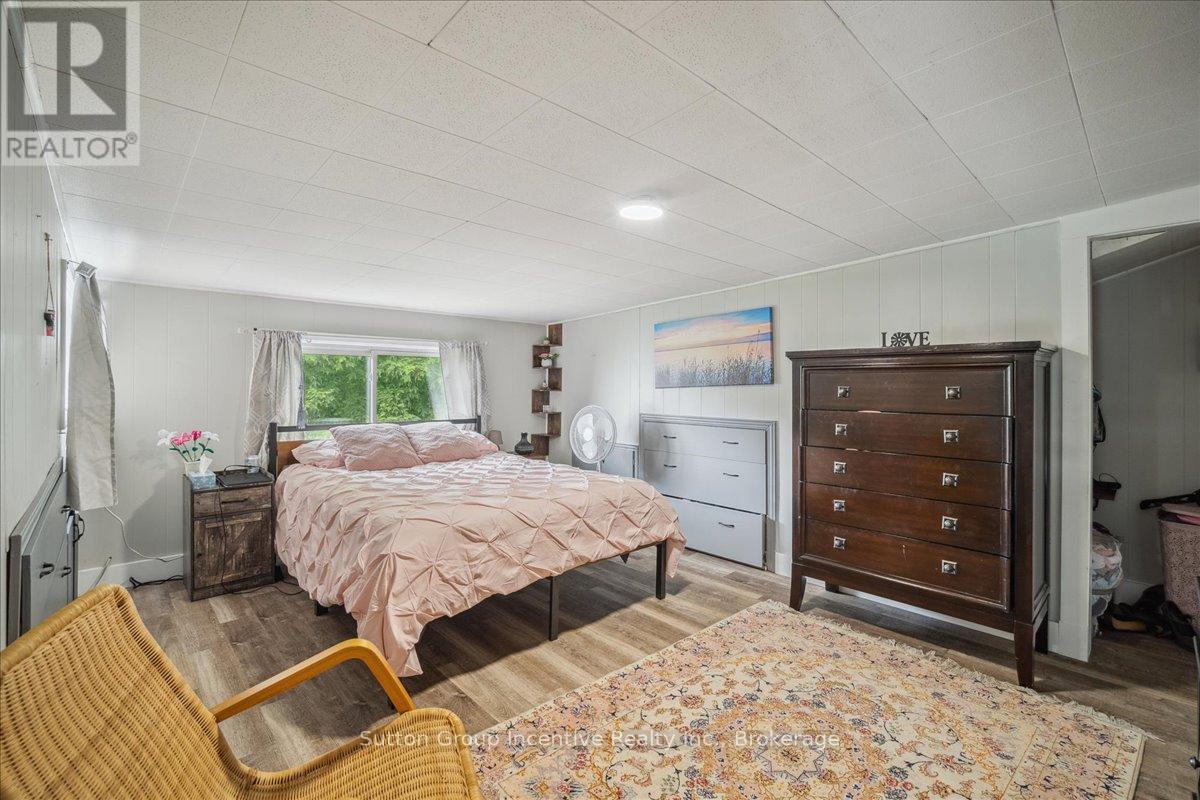 339520 Presqu'ile Road, Georgian Bluffs, Ontario  N0H 2T0 - Photo 16 - X12419322