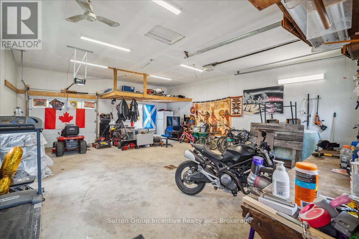 339520 Presqu'ile Road, Georgian Bluffs, Ontario  N0H 2T0 - Photo 45 - X12419322