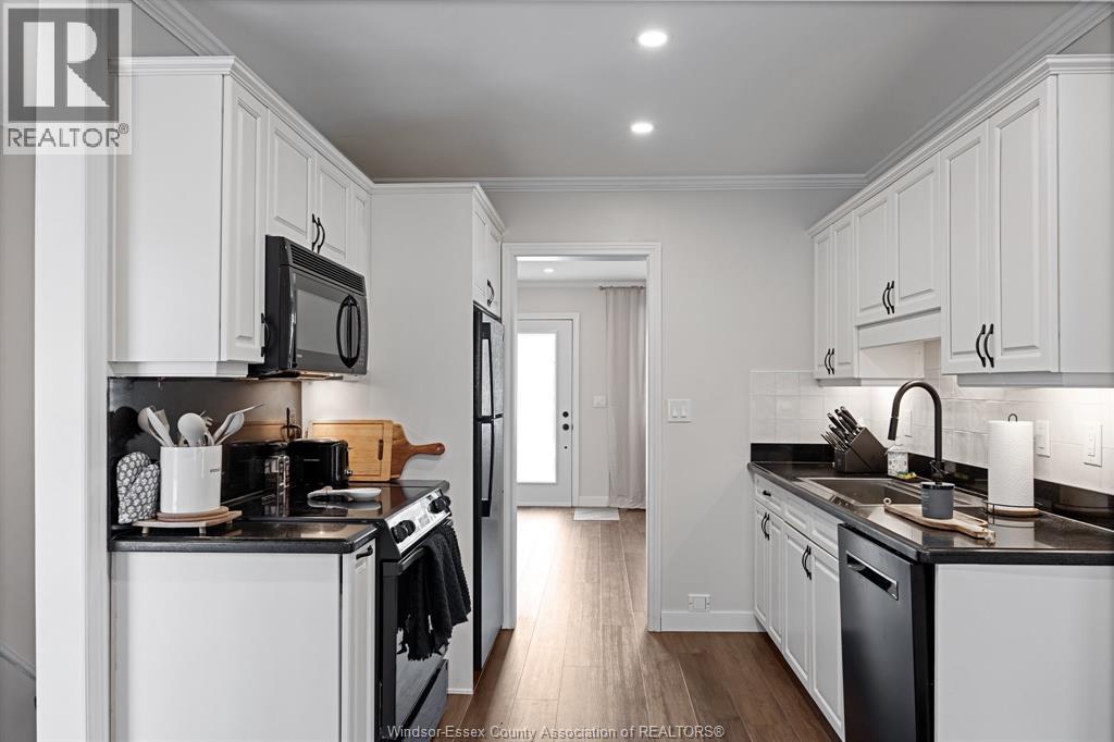 945 Laurier, Lasalle, Ontario N9J 1M9 - Photo 11 - 26003957