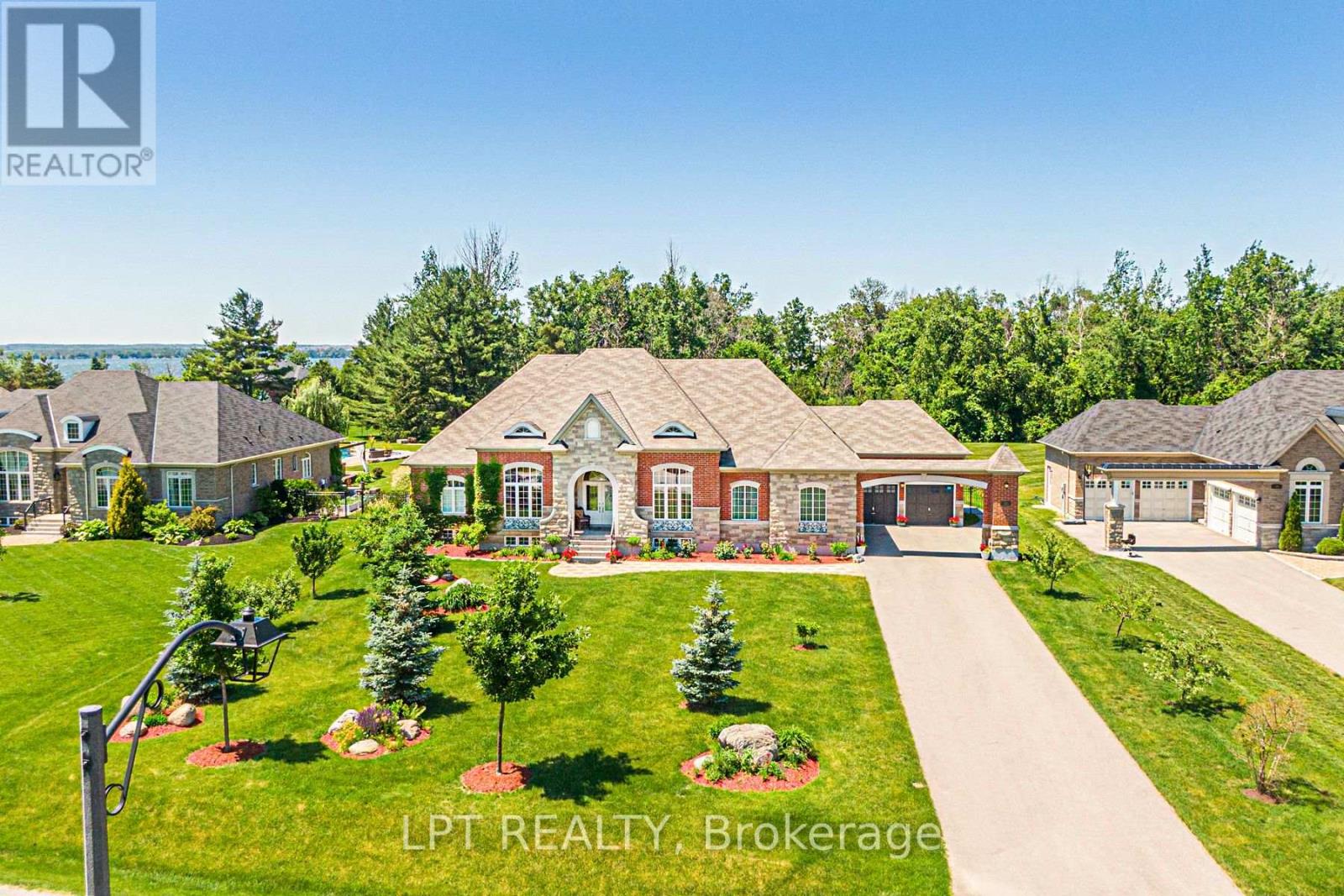 18 Wolford Court, Georgina, Ontario  L4P 0B1 - Photo 4 - N12818014