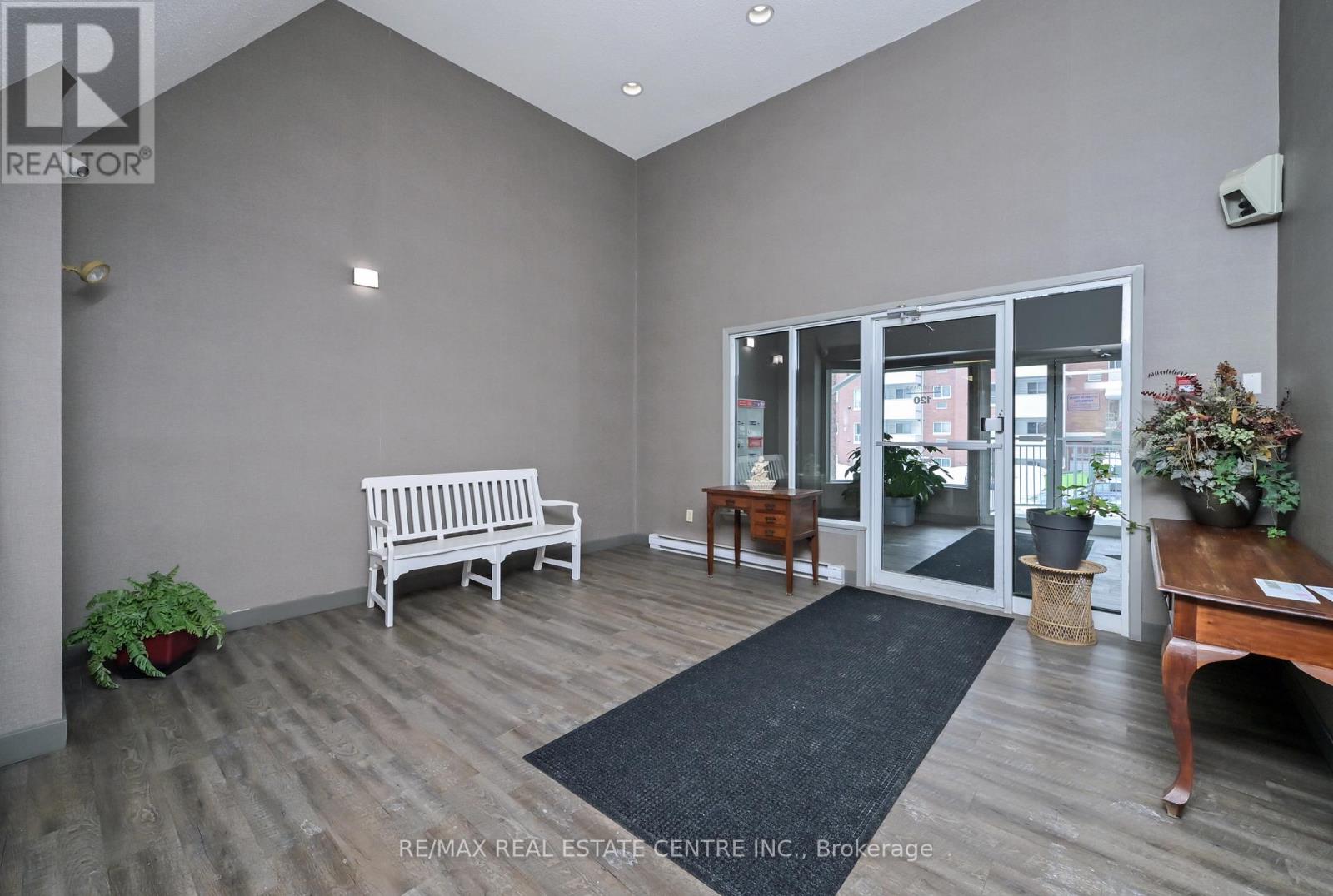 409 - 120 Bell Farm Road, Barrie, Ontario  L4M 6J2 - Photo 4 - S12817990