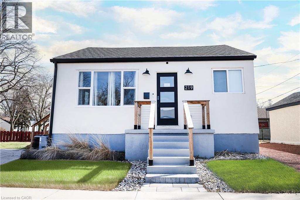 219 Macinnis Street, Welland, Ontario  L3B 2H3 - Photo 2 - 40807362