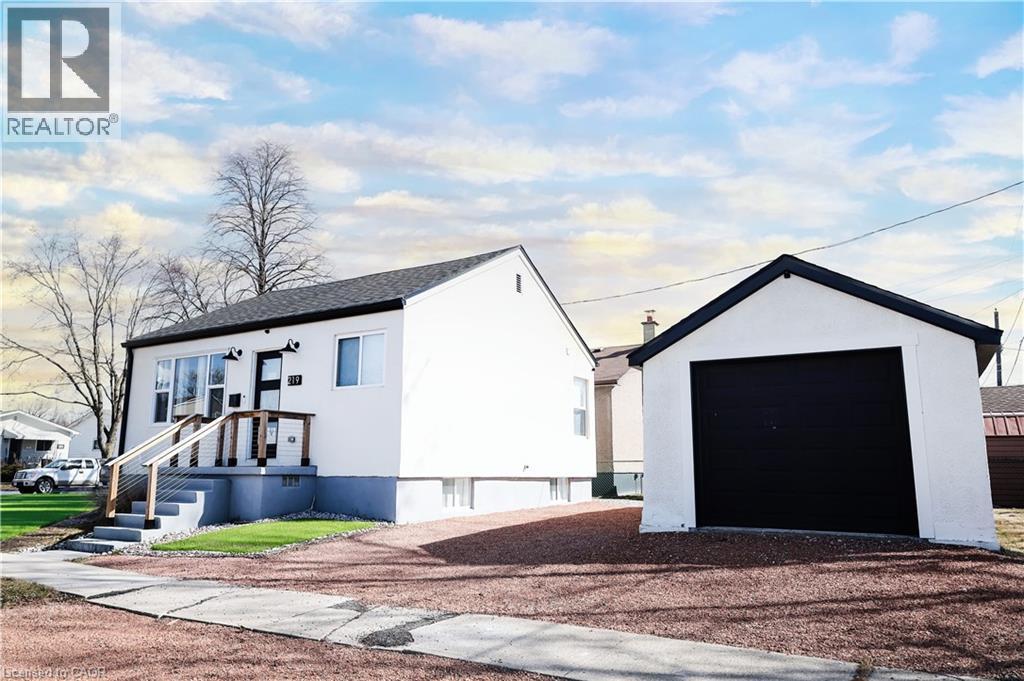 219 Macinnis Street, Welland, Ontario  L3B 2H3 - Photo 4 - 40807362