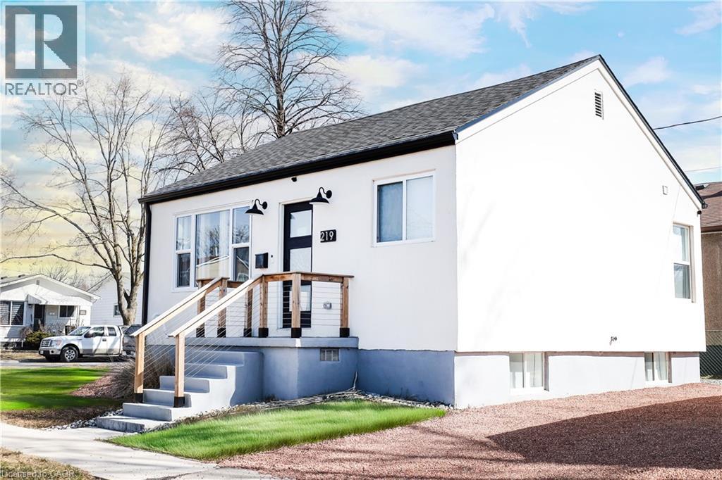 219 Macinnis Street, Welland, Ontario  L3B 2H3 - Photo 5 - 40807362