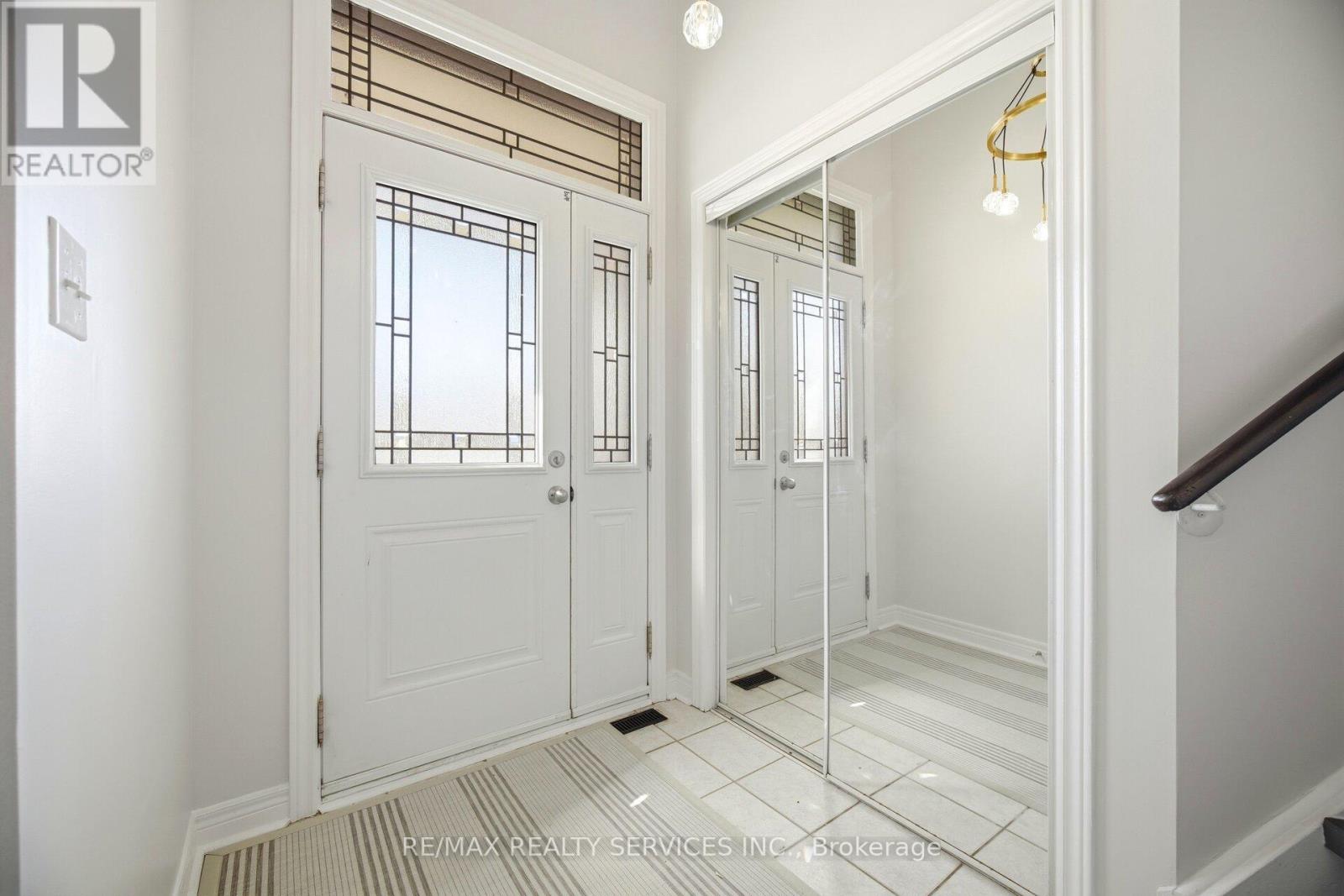 23 Wandering Trail Drive, Brampton, Ontario  L7A 1T5 - Photo 3 - W12817944