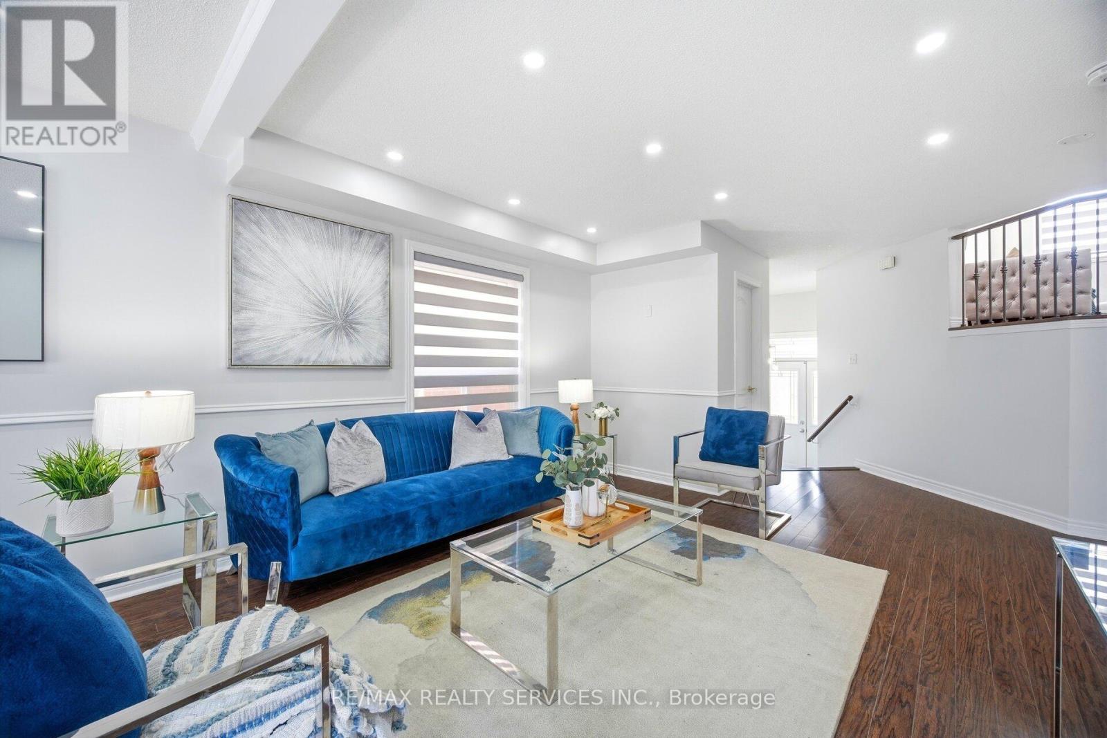 23 Wandering Trail Drive, Brampton, Ontario  L7A 1T5 - Photo 4 - W12817944