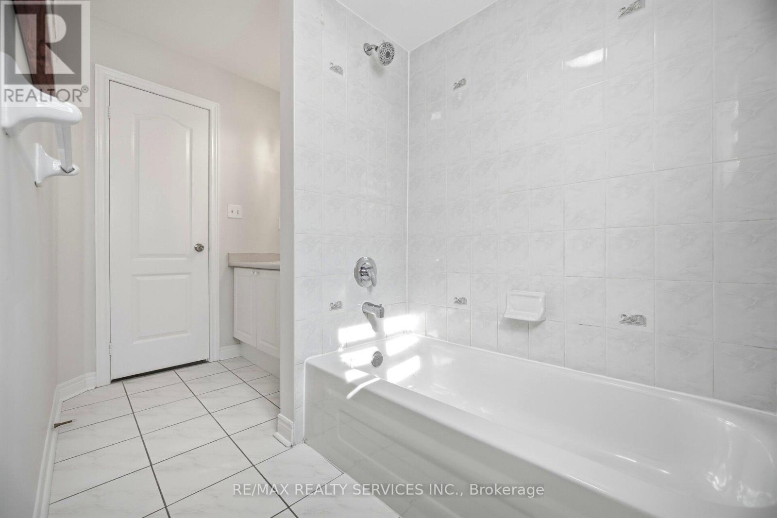 23 Wandering Trail Drive, Brampton, Ontario  L7A 1T5 - Photo 40 - W12817944