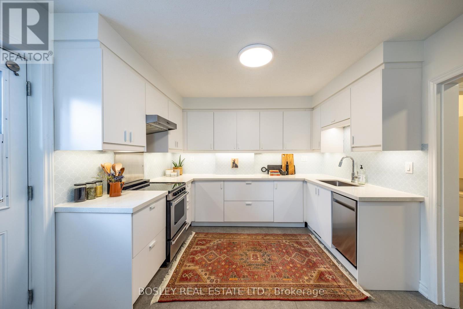 54 Lansdowne Avenue, Toronto, Ontario  M6K 2V8 - Photo 30 - W12818042