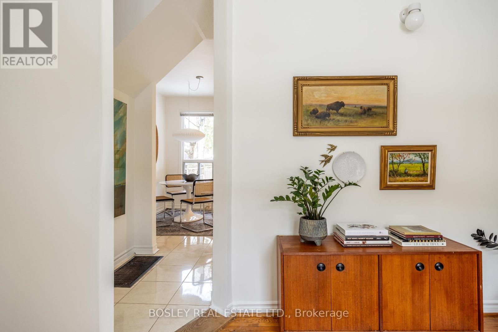 54 Lansdowne Avenue, Toronto, Ontario  M6K 2V8 - Photo 6 - W12818042