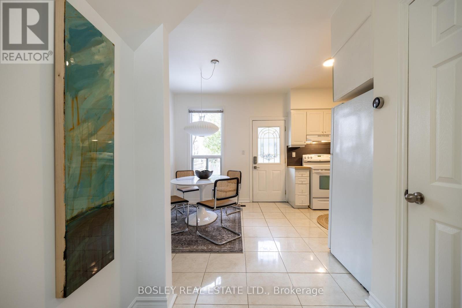 54 Lansdowne Avenue, Toronto, Ontario  M6K 2V8 - Photo 8 - W12818042